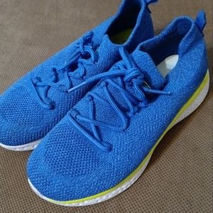 Euc Athletic Shoes sz5 Boys